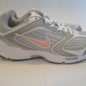 Nike Air Avenue Walking Shoes